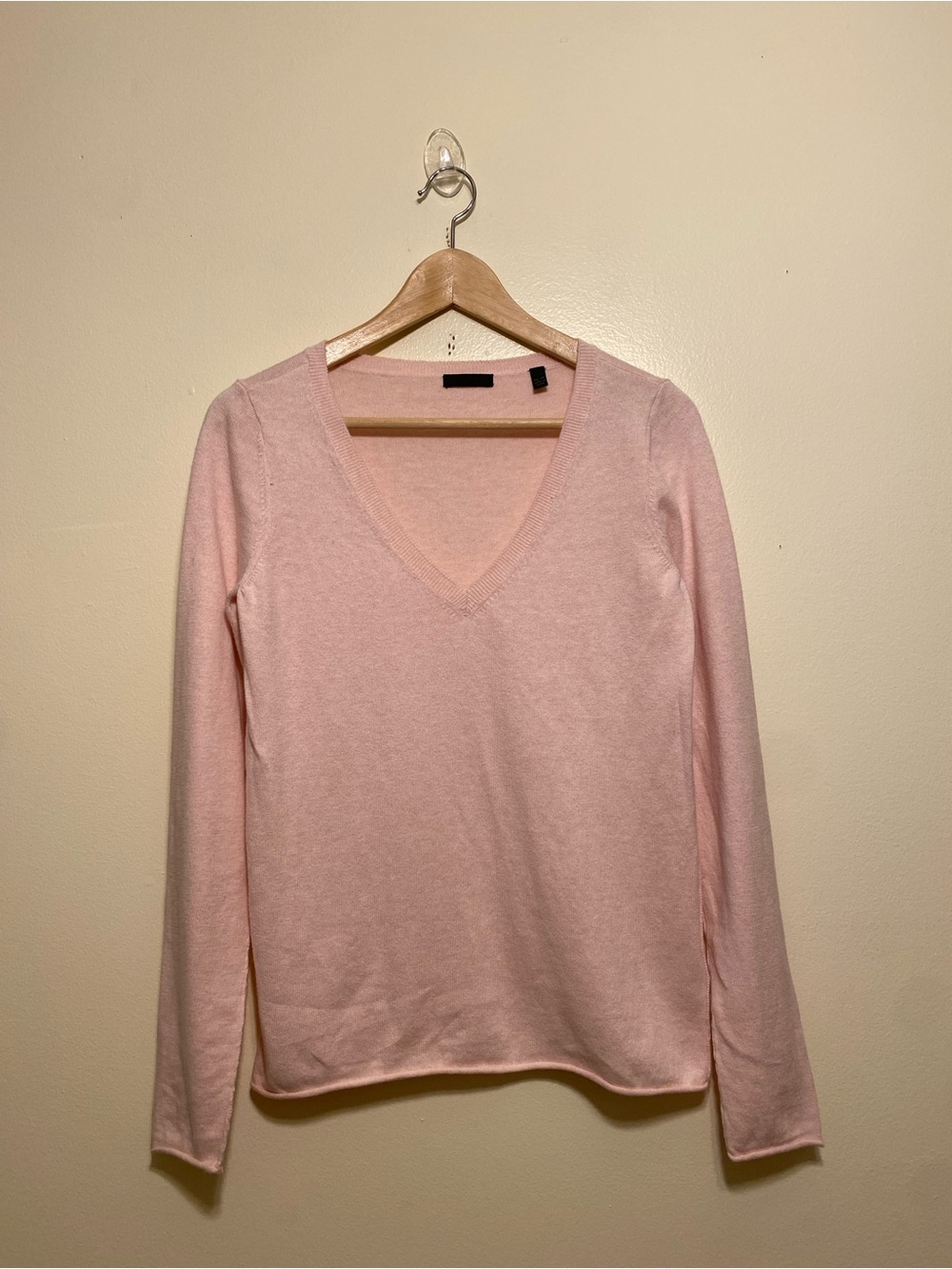 ATM Cotton Cashmere Classic V-Neck Long Sleeve Sweater - Light Pink. Size XS